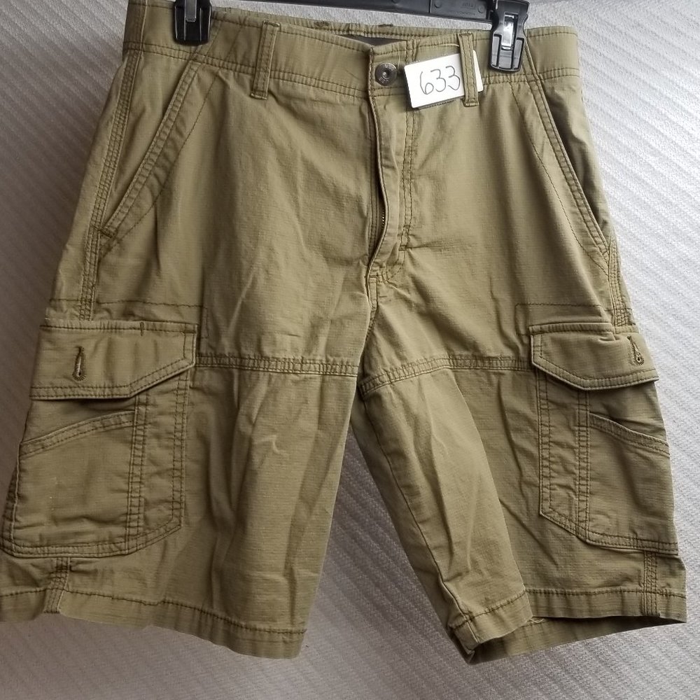 633 - Lee 30W Extreme Motion Cargo Shorts